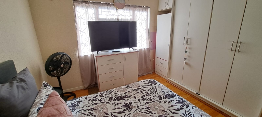 5 Bedroom Property for Sale in Lansdowne Western Cape